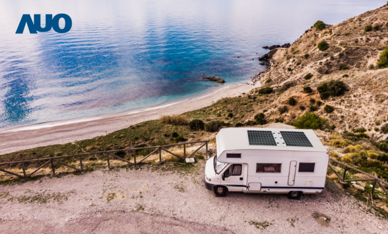 「可撓輕量化太陽光電板SunCurva」使用輕量特殊耐候型複合板取代傳統太陽能板的玻璃前板，不僅降低70%重量，每米平方僅3Kg；具有抗衝擊性能及通過電磁相容性測試，可應用於交通運輸工具，如露營車、遊艇等